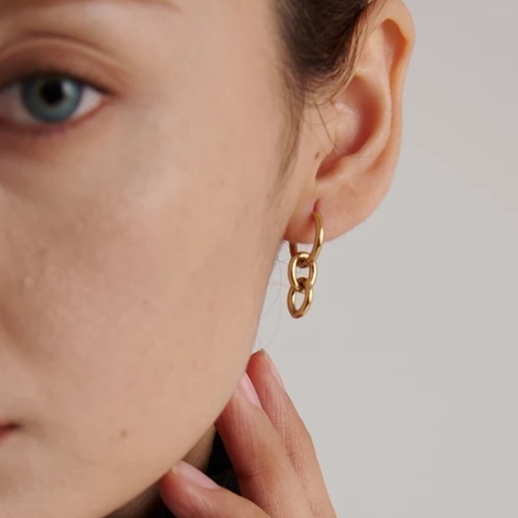 ⭐️ NEW 18K Gold-Plated Huggie Hoop Drop Earrings - Picture 8 of 11